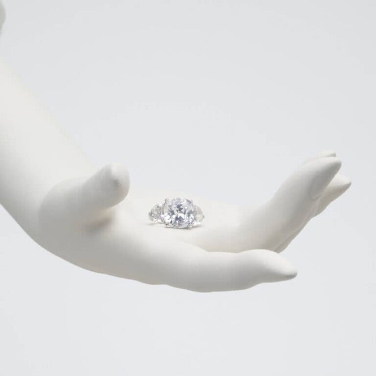 Anello argento solitario tre zirconi