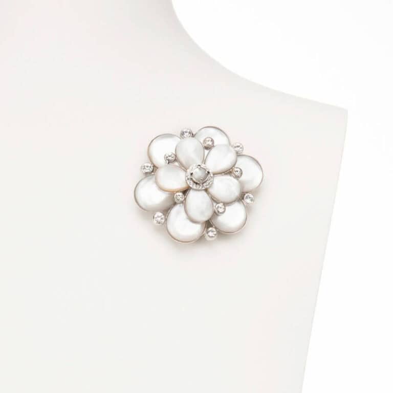 Spilla fiore madreperla