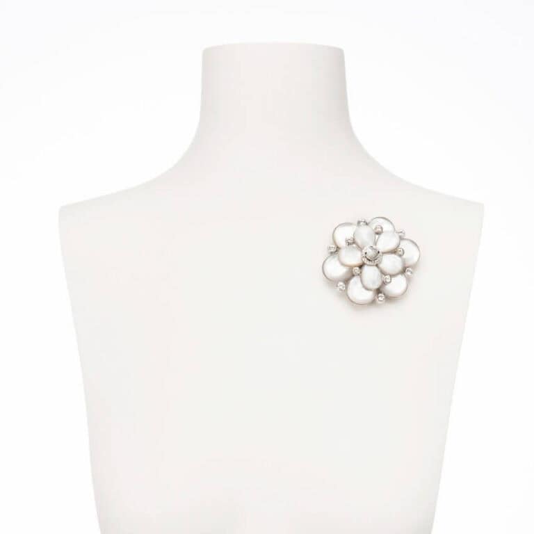 Spilla fiore madreperla