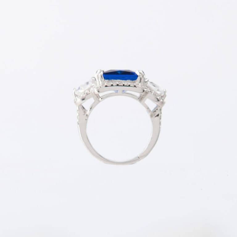Anello taglio smeraldo argento e blu zaffiro - immagine 3
