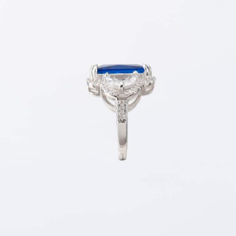 Anello taglio smeraldo argento e blu zaffiro - immagine 4