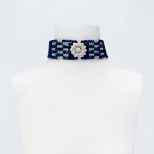 collana choker cristalli neri e fiore smaltato