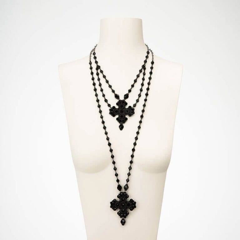 Collana girocollo con ciondolo croce nero - immagine 2