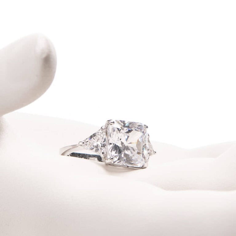 anello solitario quadrato