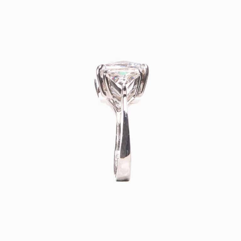 anello solitario quadrato