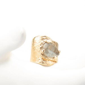 Anello argento placcato abbraccio goccia quarzo fumè 1