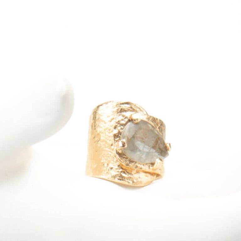 Anello argento placcato abbraccio goccia quarzo fumè 1