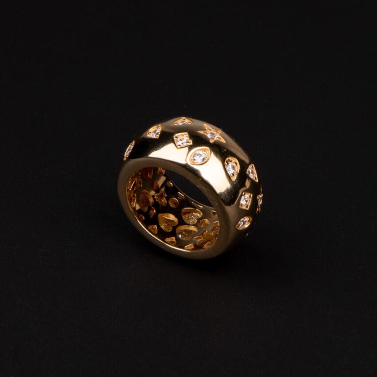 Anello fascia stondata con stelle e gocce di zirconi 5