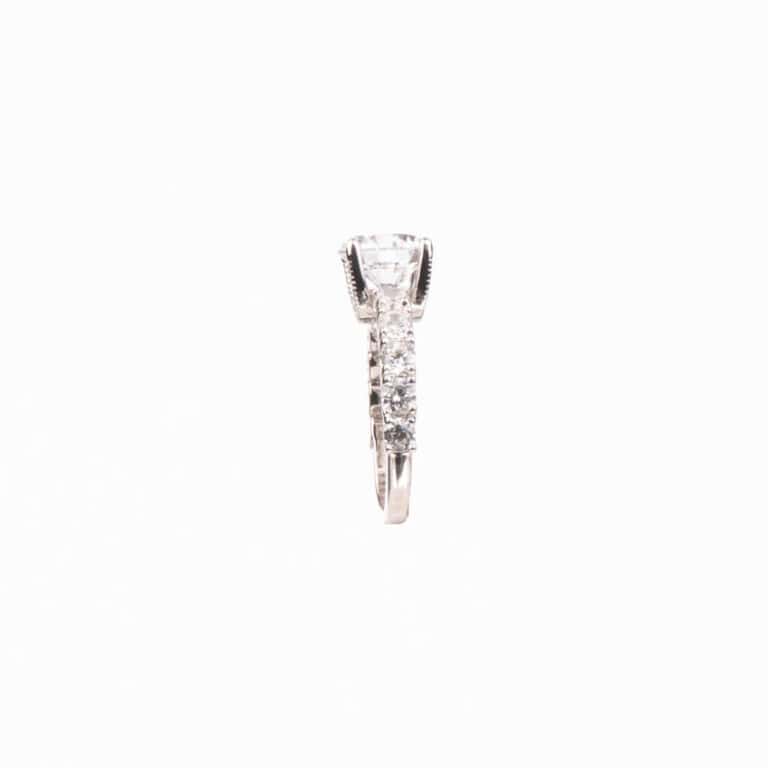 Anello modello soiltario con zirconi anche sul gambo 5