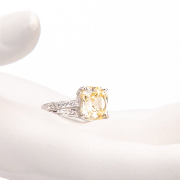 Anello modello solitario pietra centrale giallo canary 1