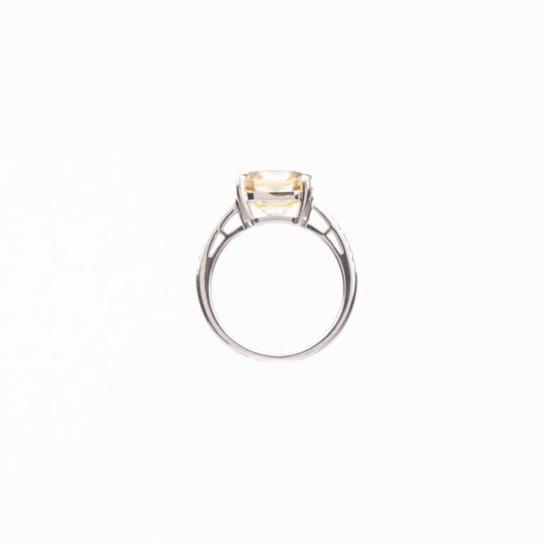 Anello modello solitario pietra centrale giallo canary 5