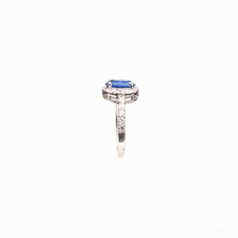 Anello pietra centrale taglio ovale blu zaffiro 4