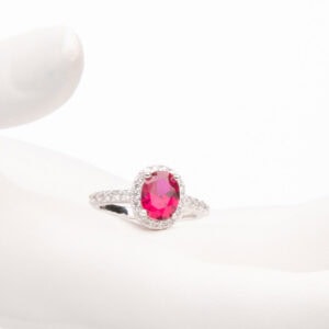 Anello pietra centrale taglio ovale rosso rubino 1
