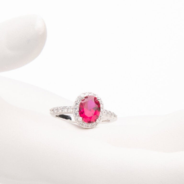 Anello pietra centrale taglio ovale rosso rubino 1