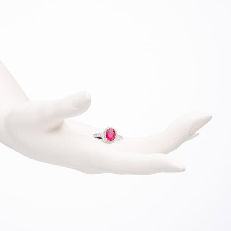Anello pietra centrale taglio ovale rosso rubino 2
