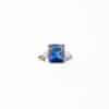 Anello pietra centrale taglio rettangolare blu zaffiro 5