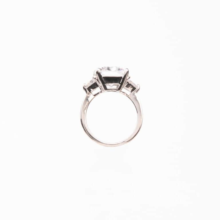 Anello pietra centrale taglio rettangolare crystal 4