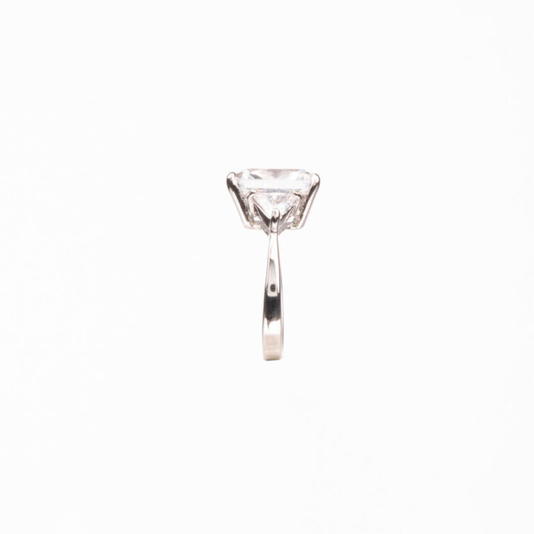 Anello pietra centrale taglio rettangolare crystal 5