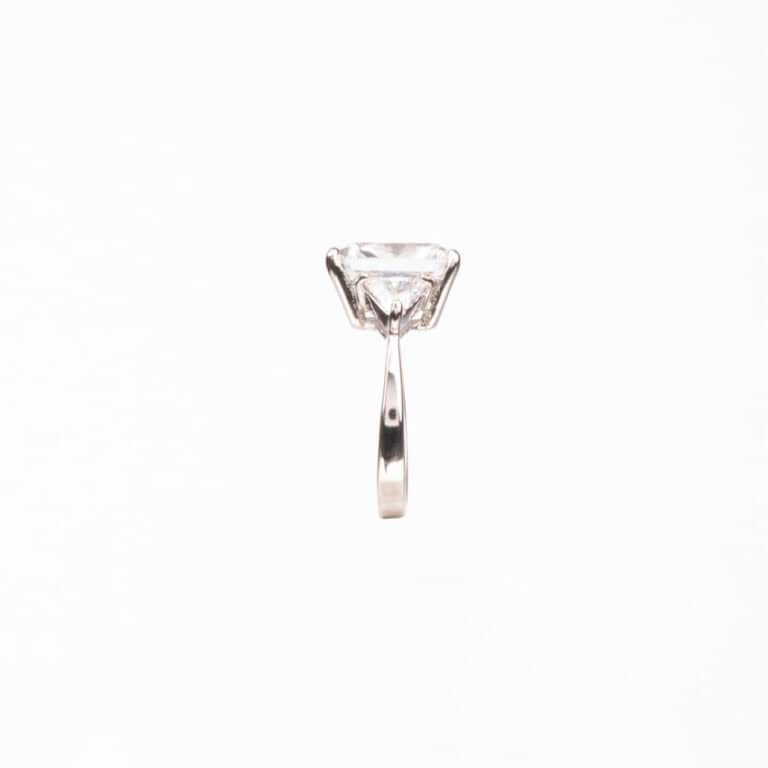 Anello pietra centrale taglio rettangolare crystal 5