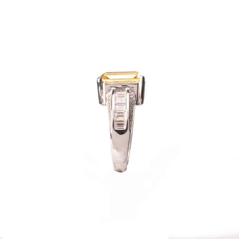 Anello modello cocktail giallo canary taglio smeraldo 5