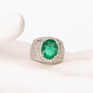 Anello fascia pietra centrale verde smeraldo taglio ovale 1