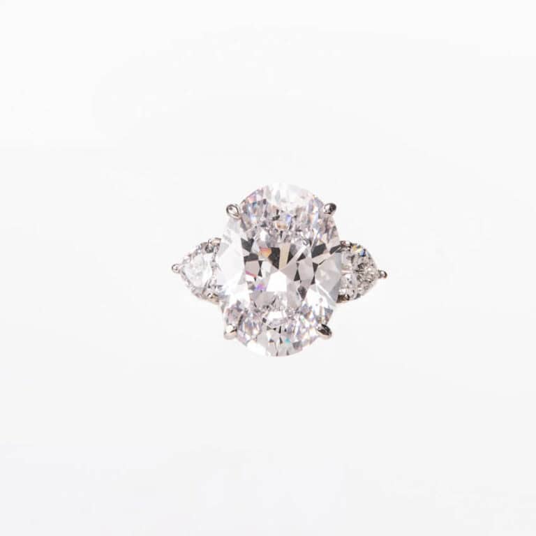Anello modello cocktail centrale ovale cuori laterali 5