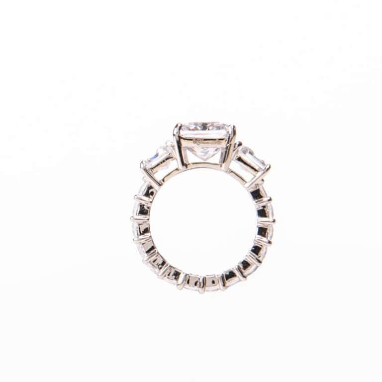 Anello modello cocktail pietra centrale rettangolare 4