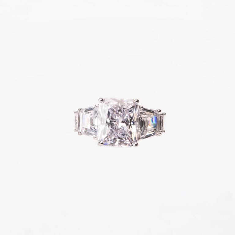 Anello modello cocktail pietra centrale rettangolare 5