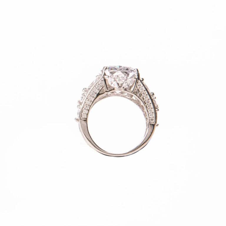 Anello modello cocktail pietra taglio smeraldo marquise 5