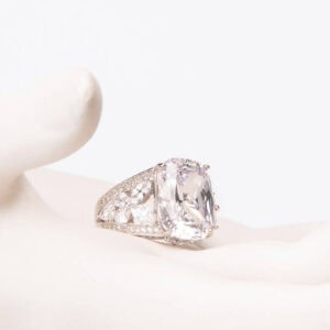 Anello modello cocktail pietra taglio smeraldo marquise 6