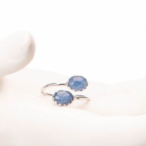 Anello piccolo contrariè argento cabochon blu 1