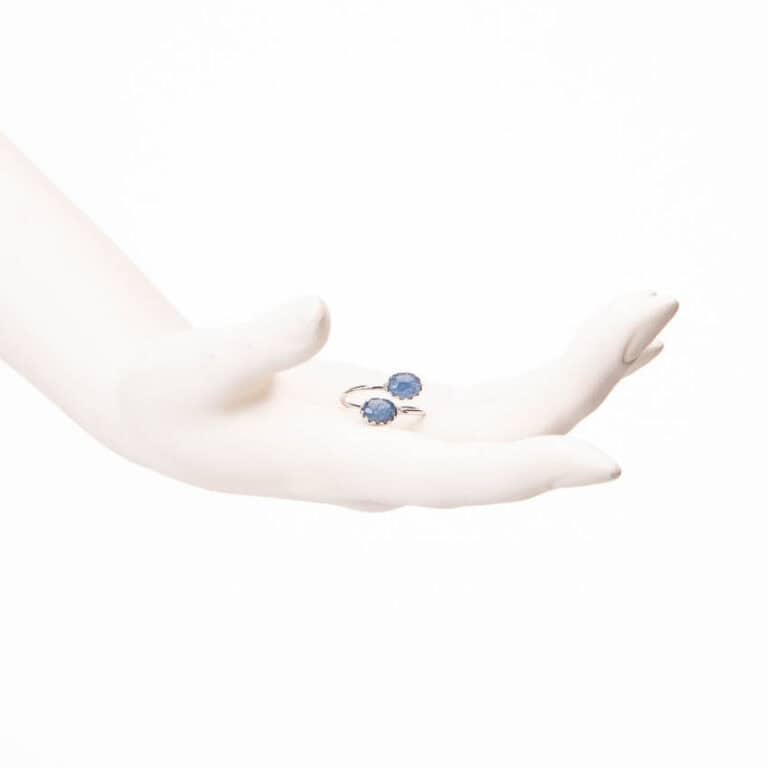 Anello piccolo contrariè argento cabochon blu 4