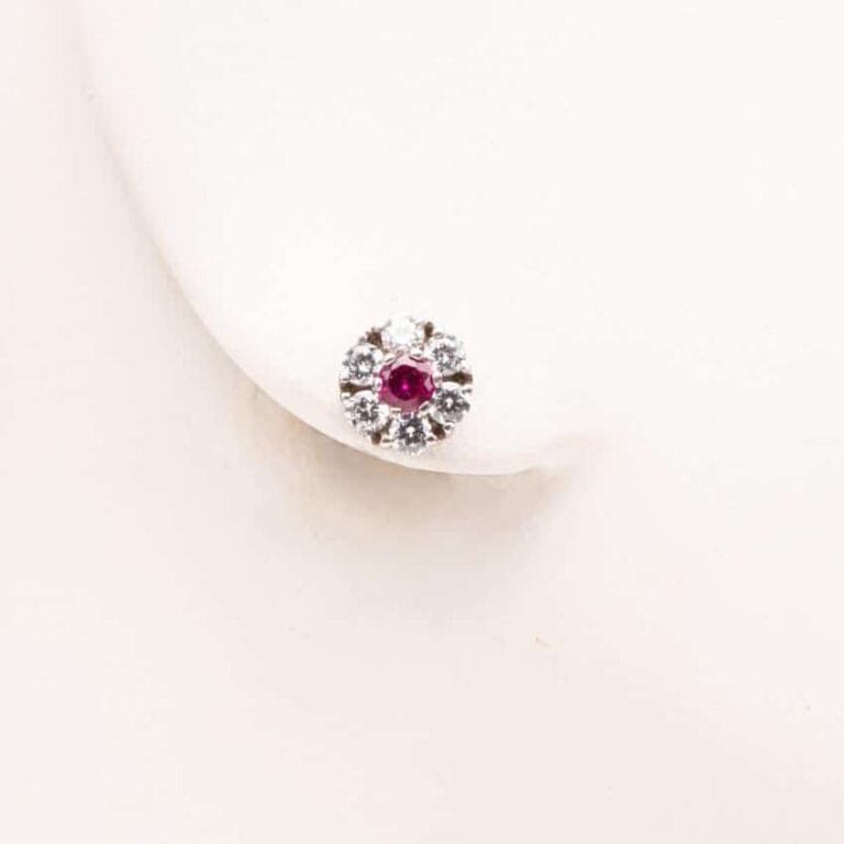 Orecchini argento punto luce fiore cubic zirconia rosso