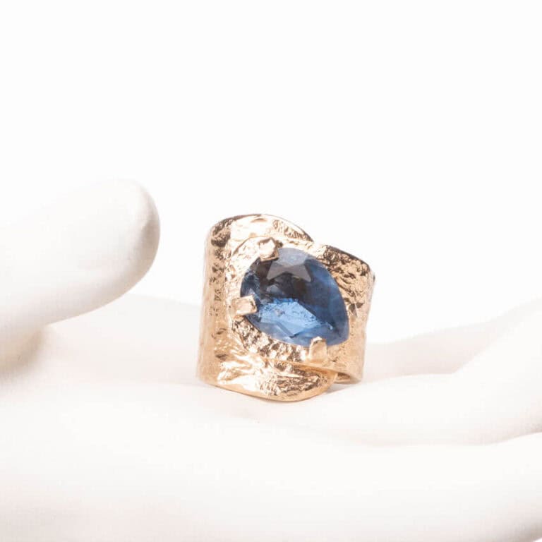 Anello abbraccio oro goccia quarzo zaffiro Ceylon 1