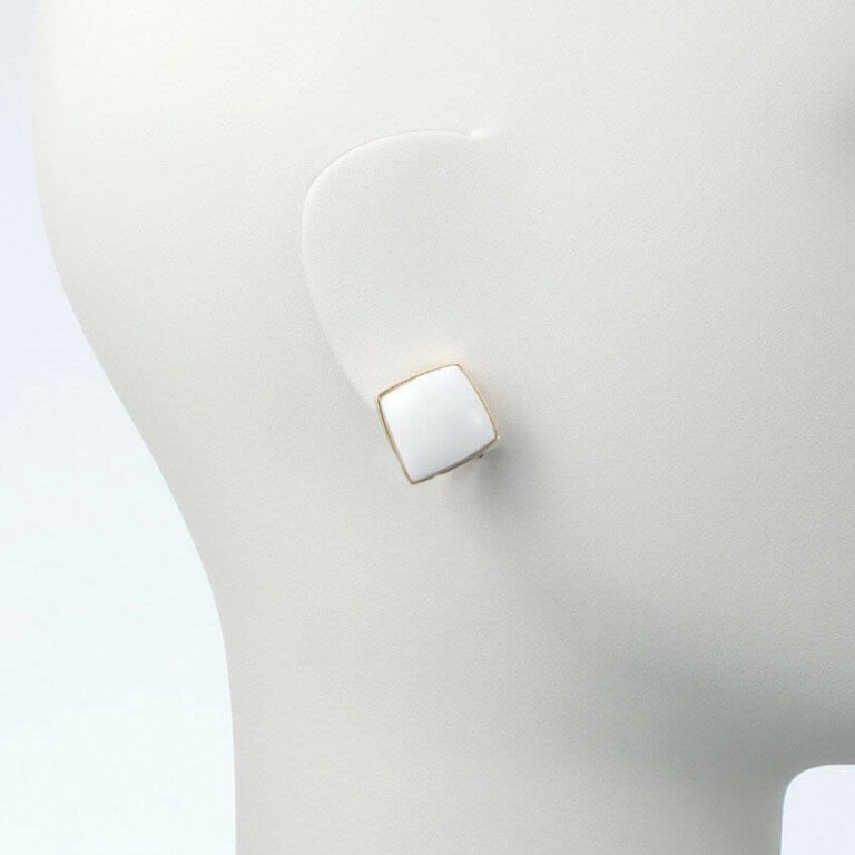 Orecchino clip colore oro smalto bianco 3
