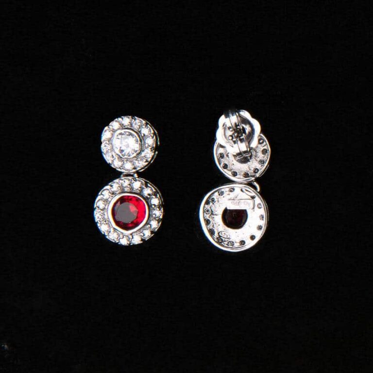 Orecchini perno punto luce argento pendente rosso rubino 2