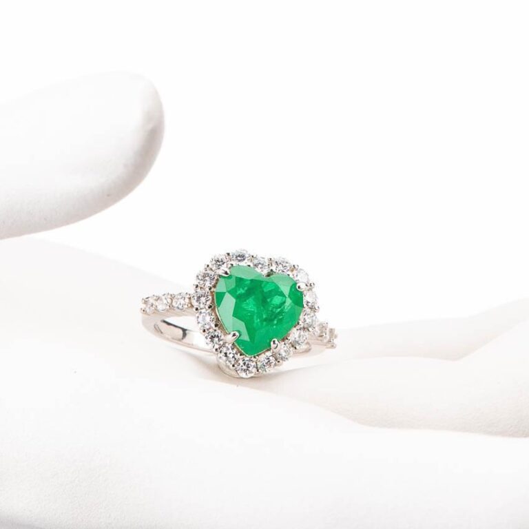 Anello cuore verde smeraldo corona zirconi brillanti 1
