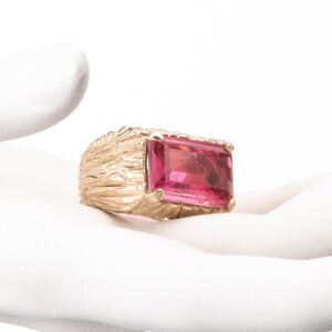 Anello moderno pietra rettangolare rosso tormalina 1