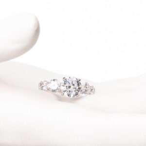 Anello solitario argento stelo zirconi 1