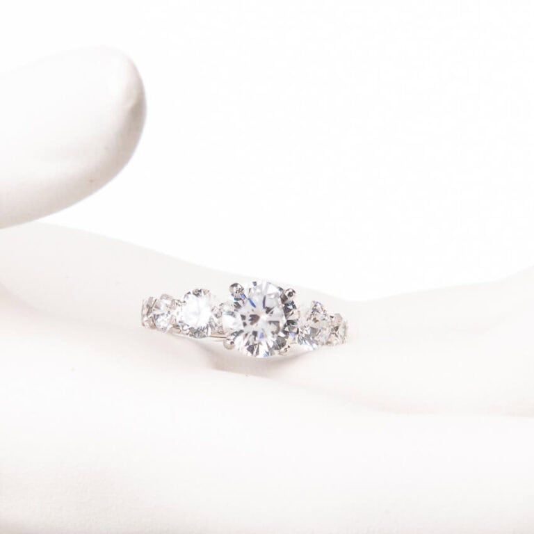 Anello solitario argento stelo zirconi 1