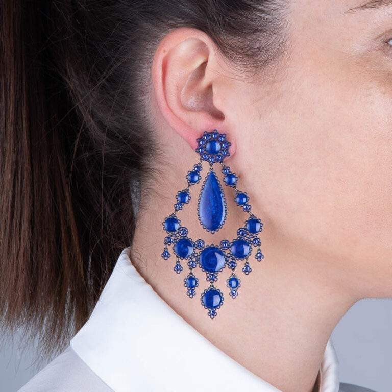 Orecchini a perno chandelier e gocce blu notte - immagine 3
