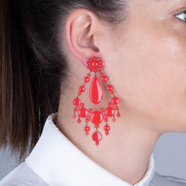 Orecchini a perno chandelier e gocce rosso geranio - immagine 3