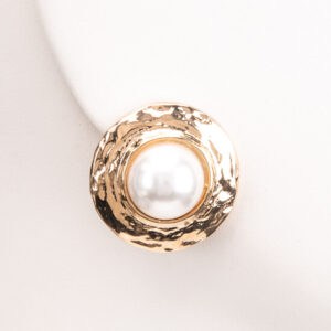 Orecchini clip perla fascione martellato oro