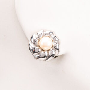 Orecchini clip perla fascione petali argento