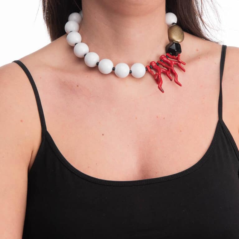 Collana girocollo perle rametti elementi geometrici resina 2