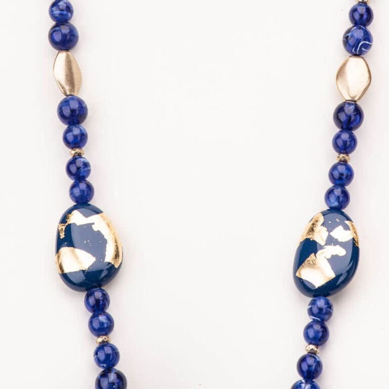 Collana lunga resina blu foglia oro 2