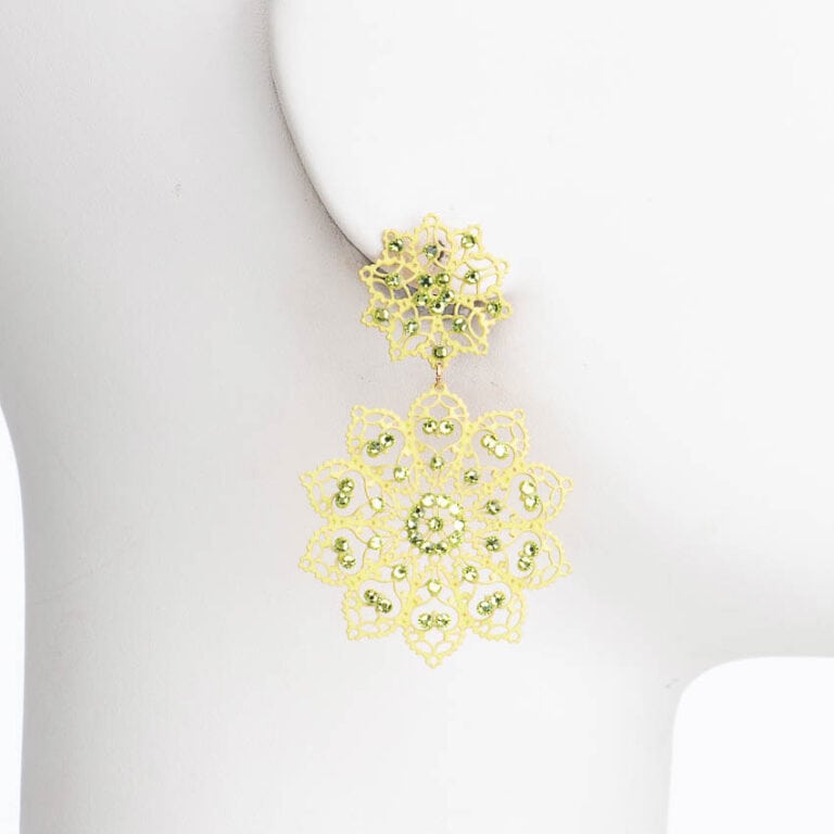 Orecchini perno pendenti ricamo fiore giallo