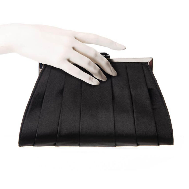 Pochette plissettata chiusura gioiello colore nero 4