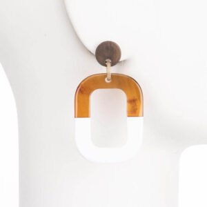 Orecchini moderni perno corno smalto bianco 1
