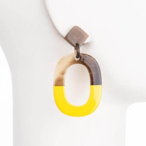 Orecchini moderni perno corno smalto giallo 1